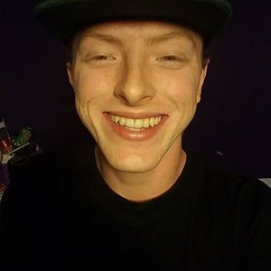 Meet your Posher, Dustin